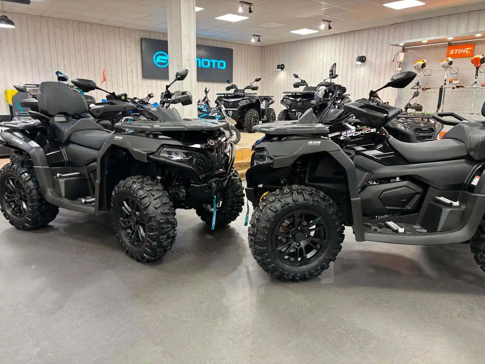 Quad CFMOTO CFORCE exposé dans le showroom SMB Motoculture